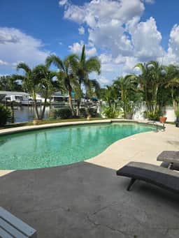 Pool-Waterfront-Pet Friendly