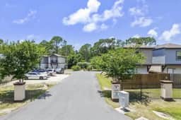 Cozy 3-bedroom house 5 min drive to the beach - Image 2
