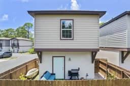 Cozy 3-bedroom house 5 min drive to the beach - Image 3
