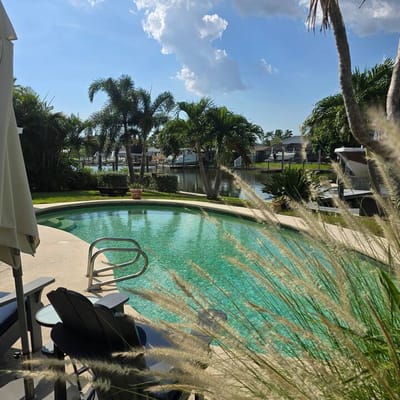 Pool-Waterfront-Pet Friendly