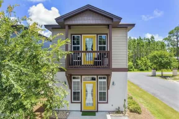Cozy 3-bedroom house 5 min drive to the beach - Image 1
