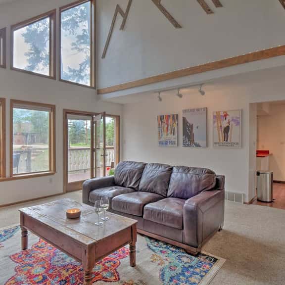 Sun Mountain Chalet - Image 1