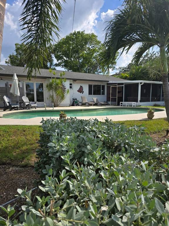 Pool-Waterfront-Pet Friendly