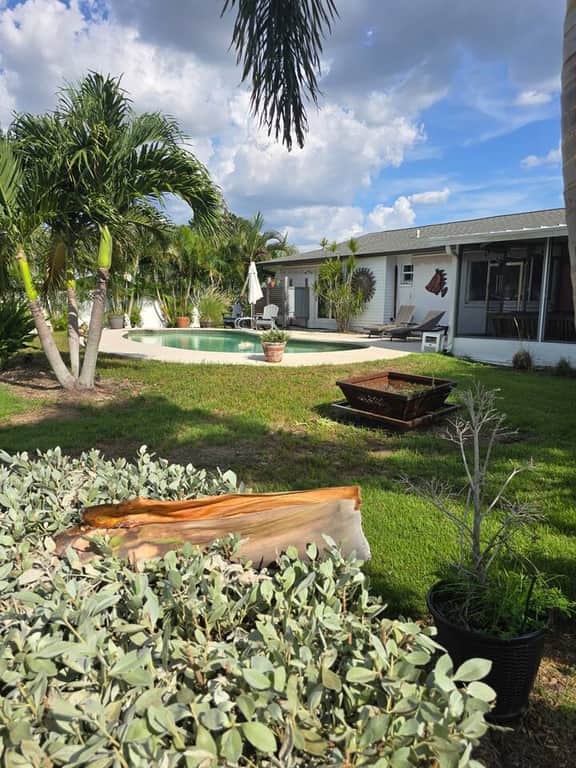 Pool-Waterfront-Pet Friendly