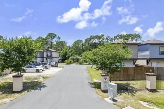 Cozy 3-bedroom house 5 min drive to the beach - Image 2