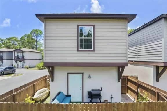 Cozy 3-bedroom house 5 min drive to the beach - Image 3